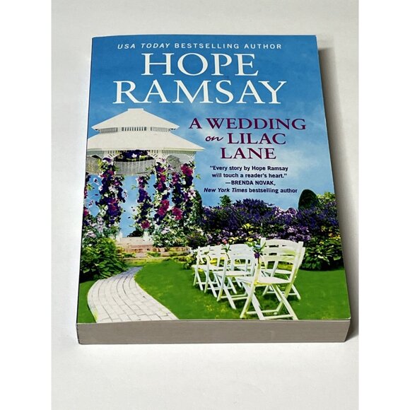 A Wedding on Lilac Lane Hope Ramsay Moonlight Bay #4 Romance Book - Picture 2 of 6
